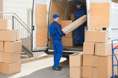 Illustration of transparent storage pricing and a free quote process